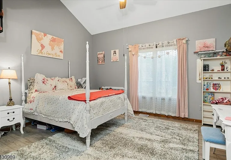 204 Dakota Dr — Photo 32