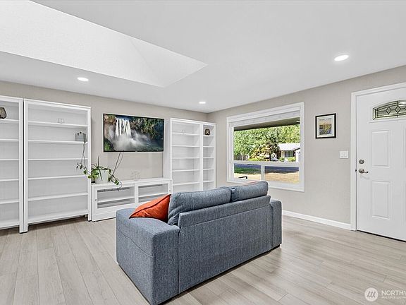 5th image of 9408 202nd Avenue E