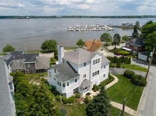 21 Circuit Dr, Cranston, RI 02905