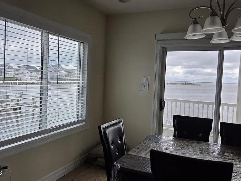 255 Pine Dr — Photo 2