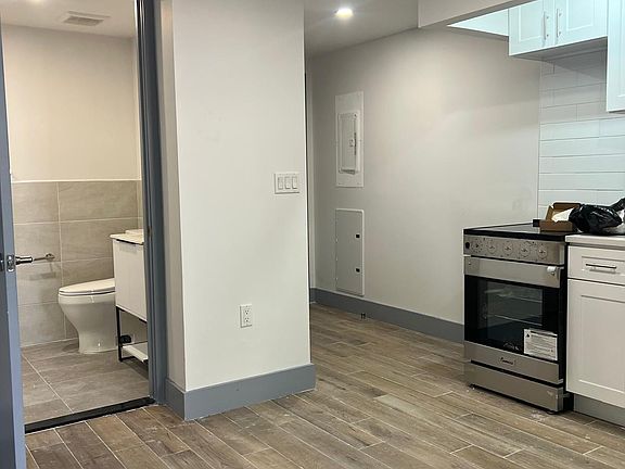 4th image of 1143 Hoe Ave #2C