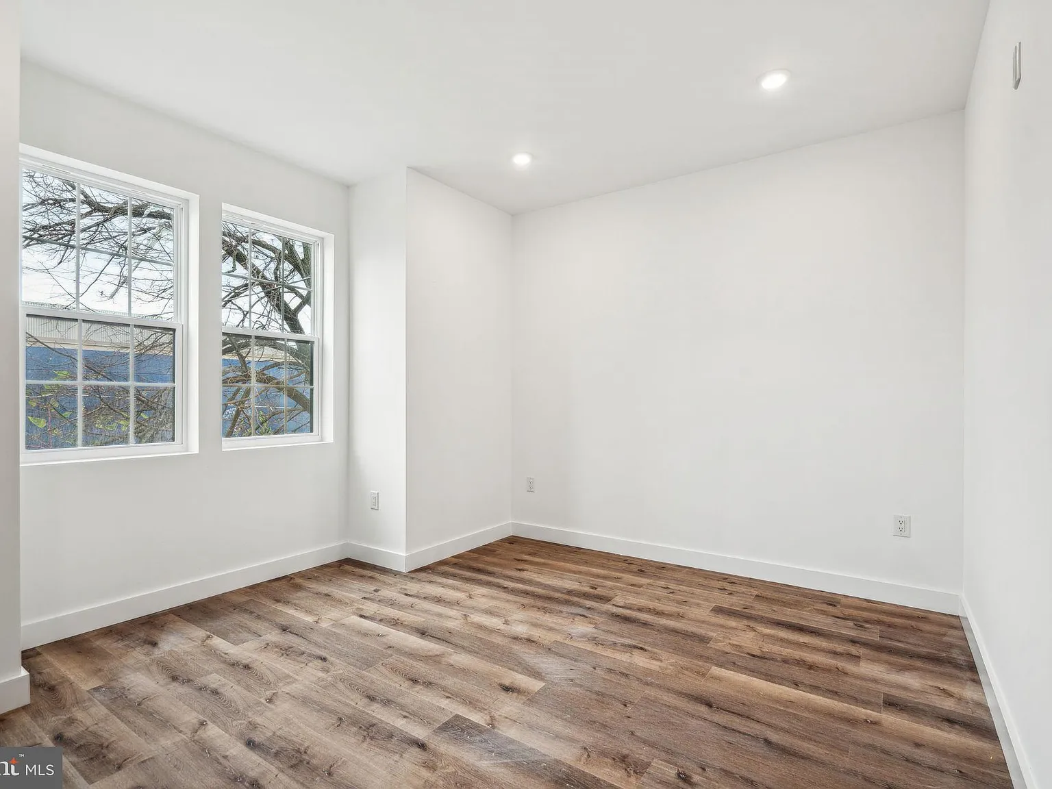 1 bed, 1.0 bath, 3606 sqft, $1,300 — Photo 4