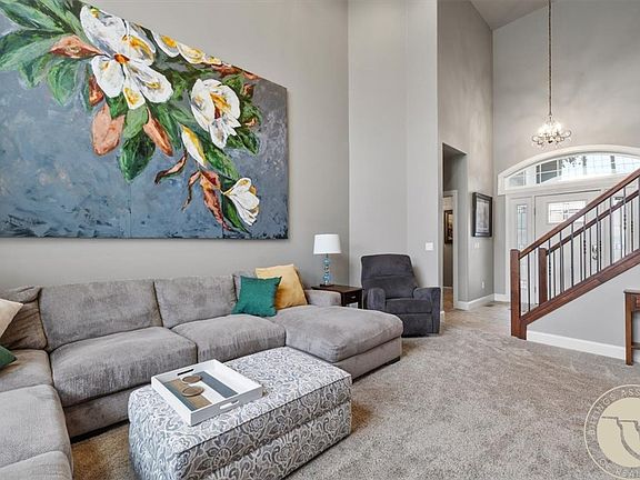 3rd image of 381 Cherry Hills Rd