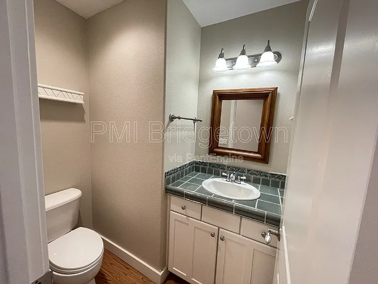 10235 NW Edgewood Dr — Photo 14