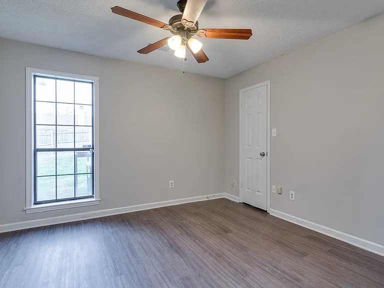 6562 Lake Valley Dr — Photo 3