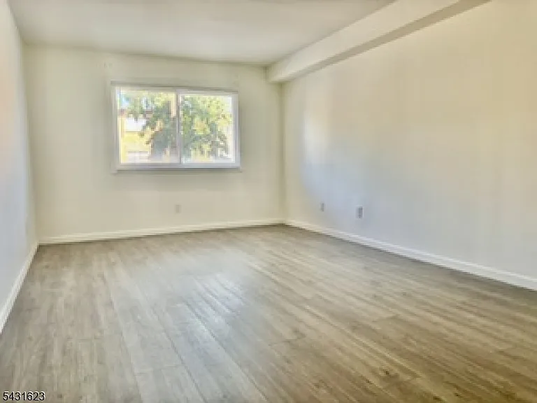 392 College Dr — Photo 8