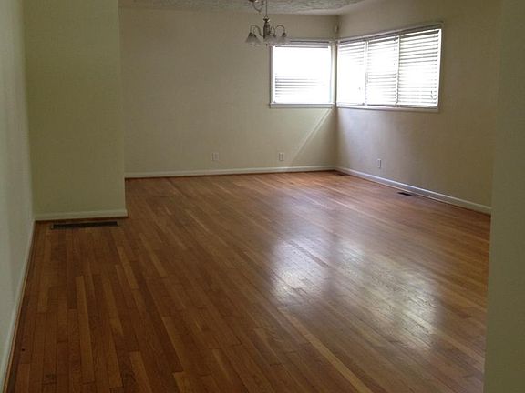 4th image of 148 E Lowry Ln