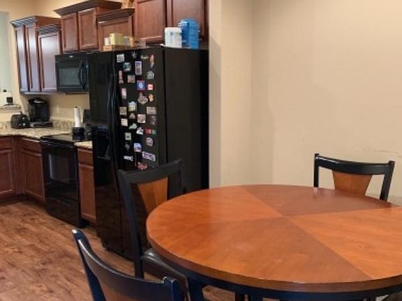 2nd image of 901 Beavercreek Way