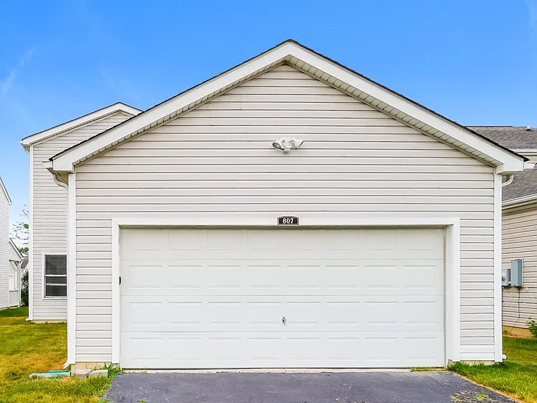 807 Summerville Dr — Photo 17