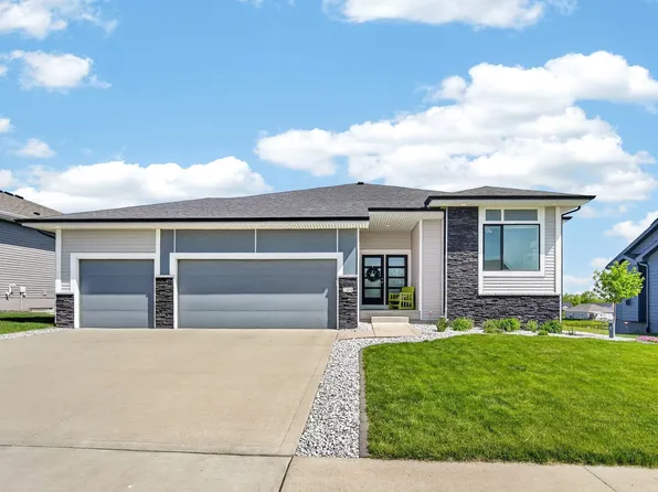 704 Meadow Rd, Adel, IA 50003