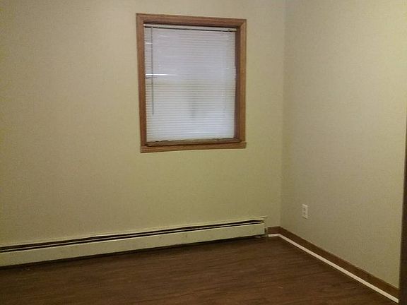 5th image of 4945 Northcote Ave APT 1E