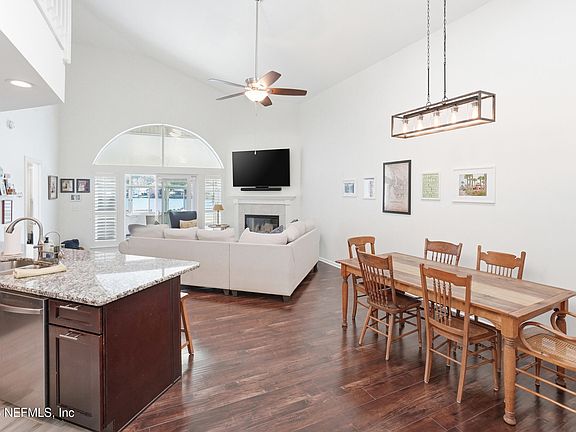 4th image of 11900 HARBOUR COVE Drive S