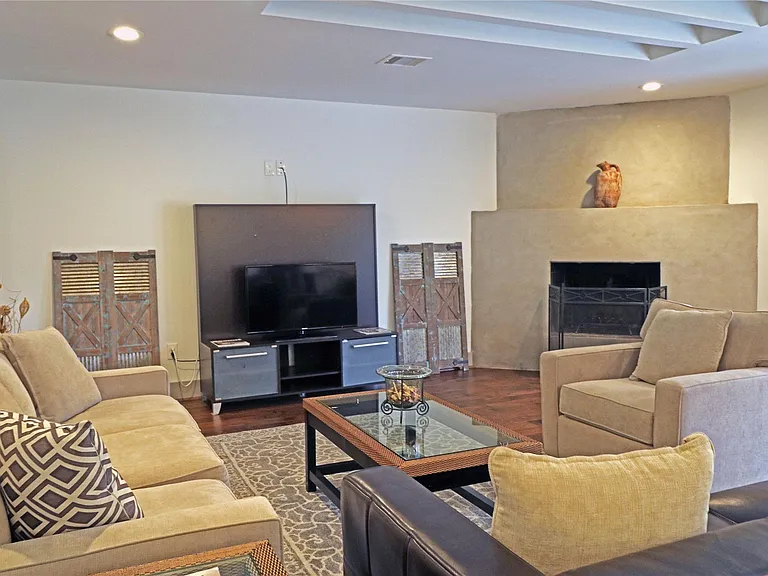 5527 Valkeith Dr — Photo 13