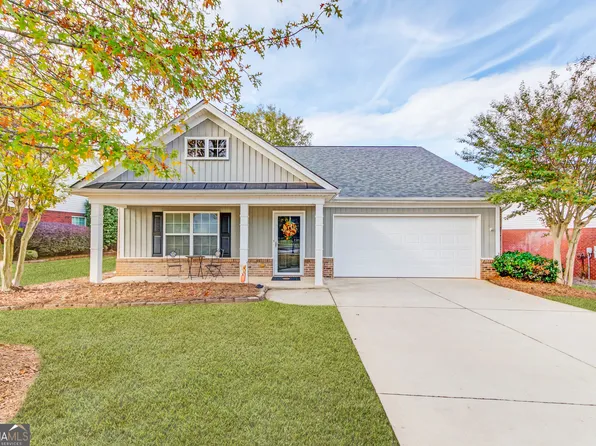 295 Lakeview Bend Cir, Jefferson, GA 30549