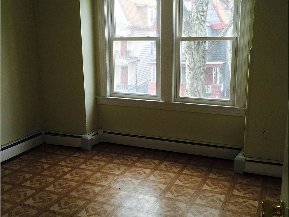 1st image of 286 Halsted St APT 2R