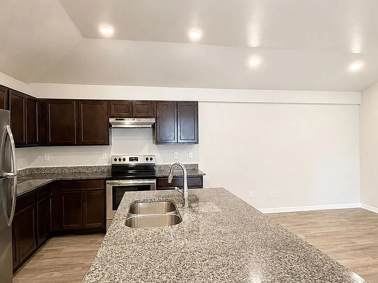 361 Greenbriar Blvd — Photo 5
