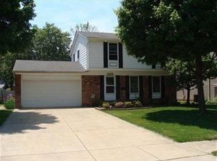 228 Bayshore Dr, Eastlake, OH 44095