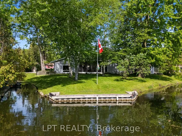 204 The Queensway S, Georgina, ON L4P 2A6