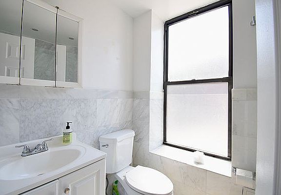 5th image of 71 W 106th St #1B