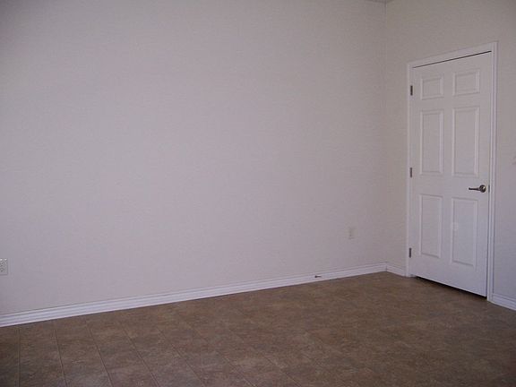 5th image of 916 S 2nd Ave