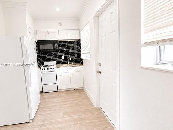 5th image of 612 NW 1st Ave #0