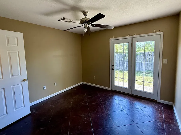 920 Belt St — Photo 8