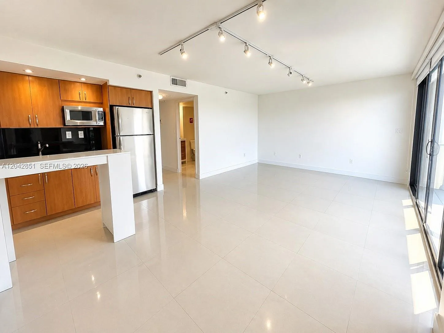 Venetia Condo — Photo 4