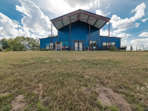 2477 W George Richey Rd, Gladewater, TX 75647