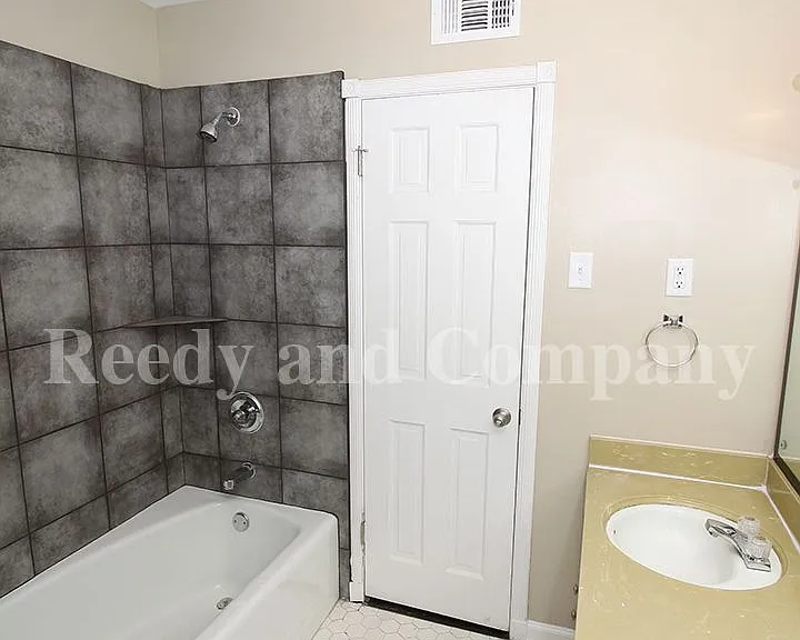 3235 Fox Chase Dr — Photo 19