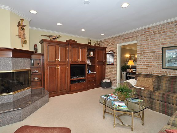 5th image of 4536 N Wildwood Ave