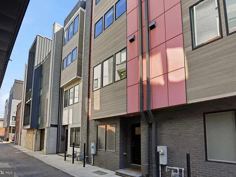 611 N Galloway St — Photo 2