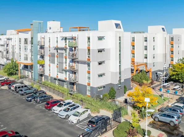 Avenue 8 at Mayfair