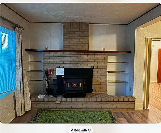 FIREPLACE WITH INSERT
