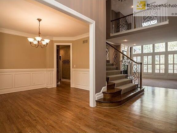 3rd image of 6008 W 146th St