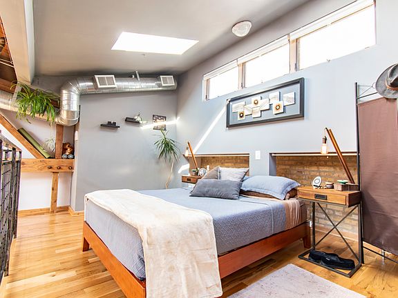 3rd image of 2144 Ashland Ave Ste 2