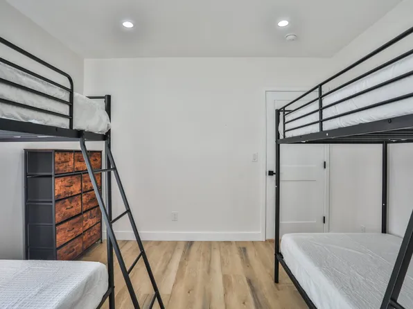 111 E 67th Way, Long Beach, CA 90805