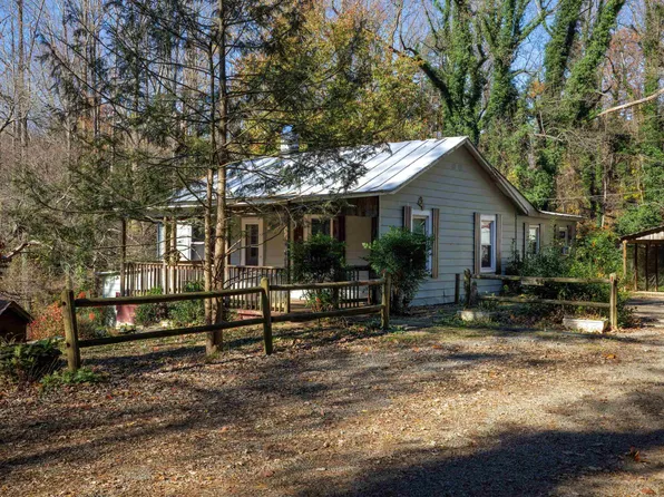 7451 Greenwood Station Rd, Greenwood, VA 22943