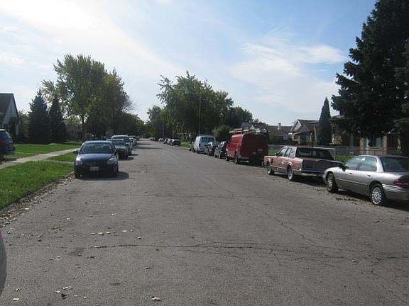 4th image of 7711 Nagle Ave