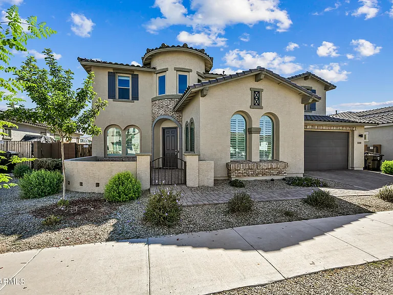 14049 W Desert Hollow Dr — Photo 1