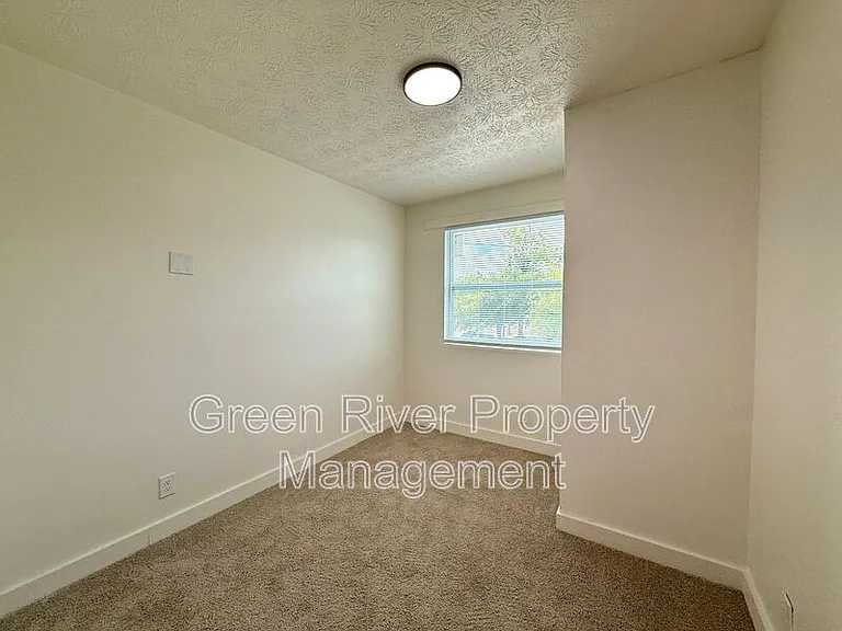 1161 W 5th St — Photo 14