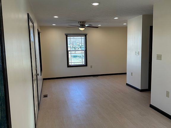 5th image of 137 Wall St