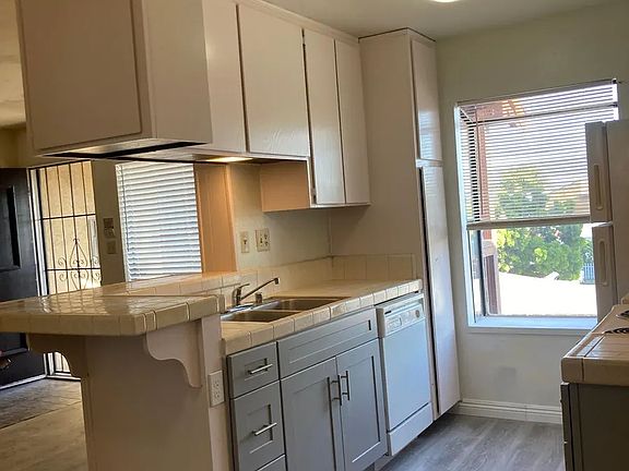 4th image of 3712 Van Dyke Ave APT 5