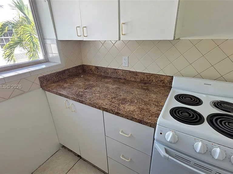 7629 Dickens Ave #7 — Photo 10