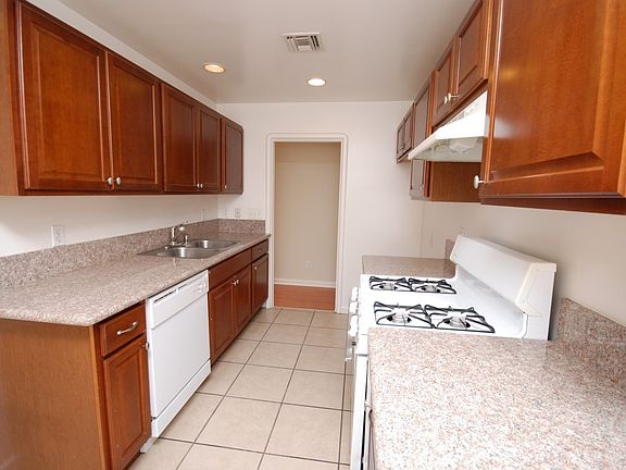5th image of 530 N Poinsettia Pl #532