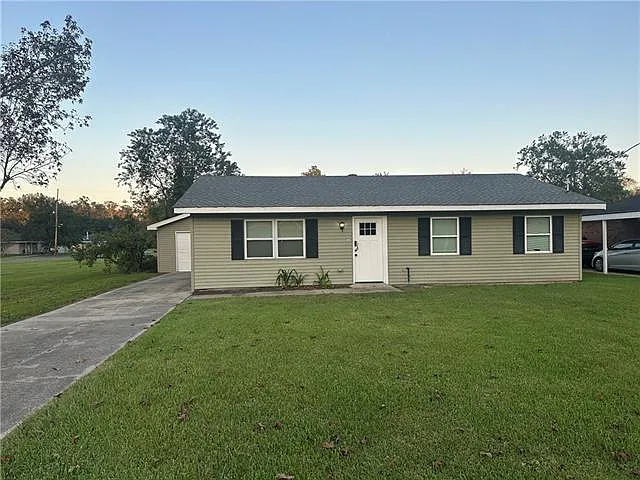 3 bed, 1.0 bath, 1200 sqft, $1,400 — Photo 1