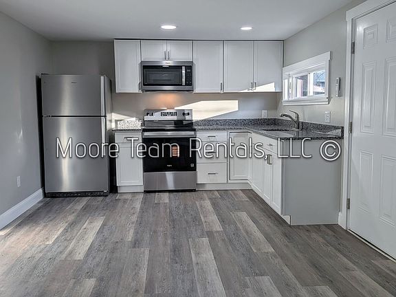 3rd image of 906 White Pine Dr