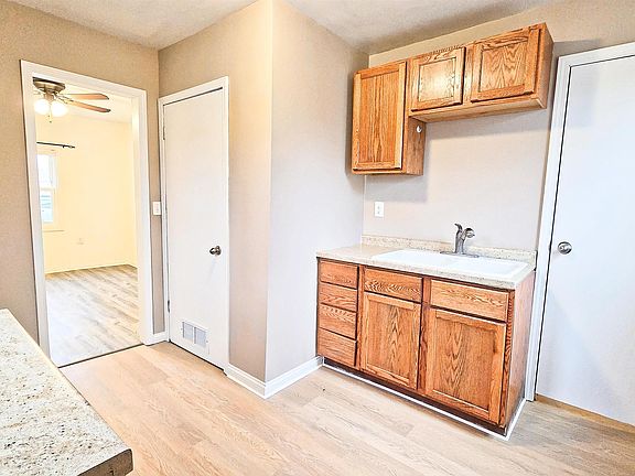 4th image of 1305 Bond Ave