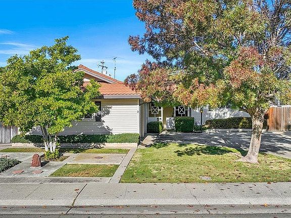 5th image of 3051 W De Ovan Ave