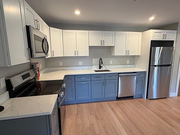 5th image of 944 East St #3