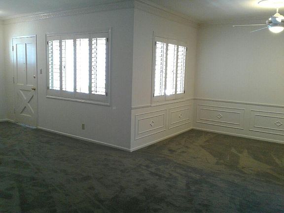 3rd image of 11476 Moorpark St